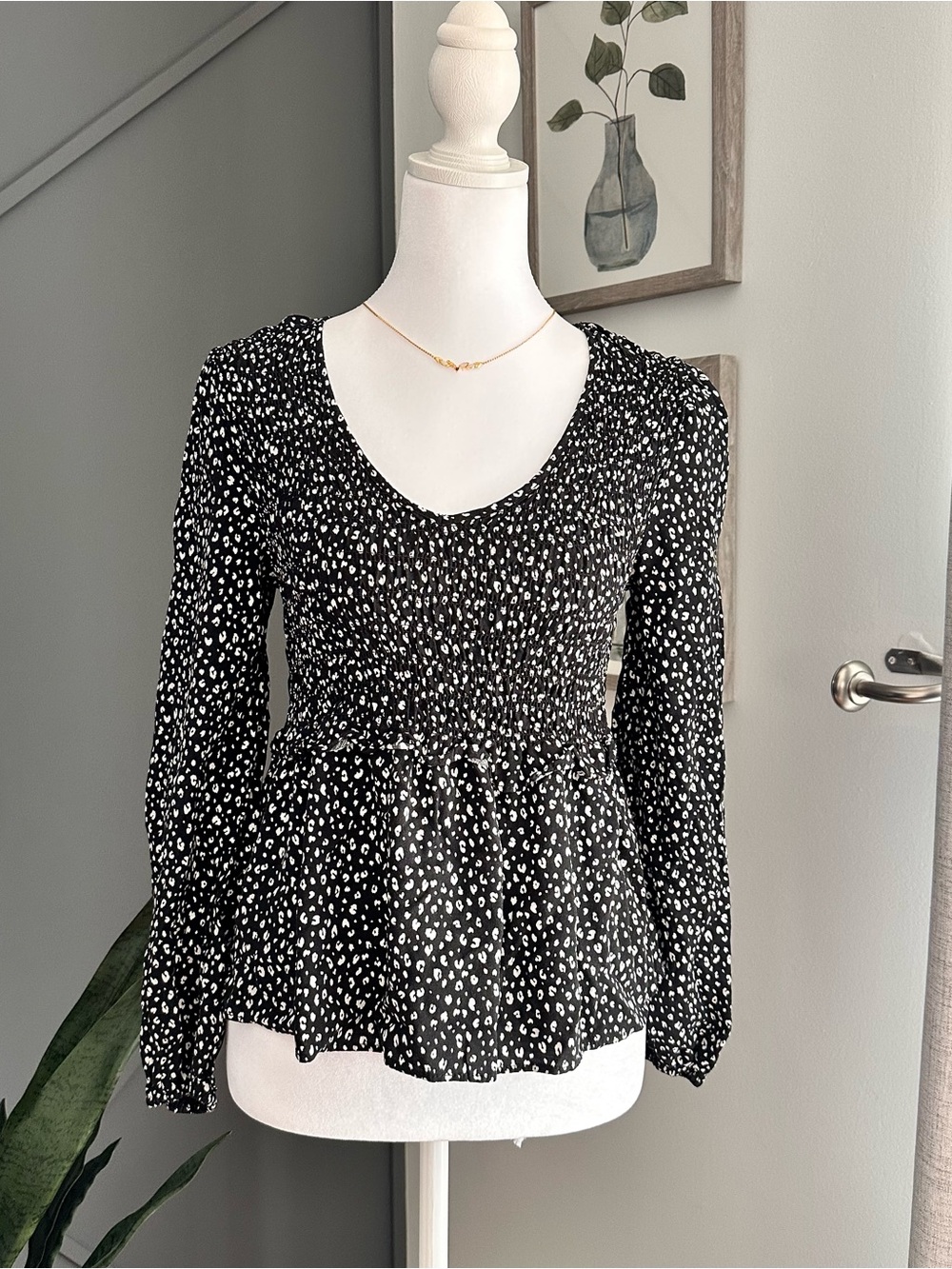 Urban Romantics Smocked Black & White Long-Sleeve Peplum Blouse Size Small